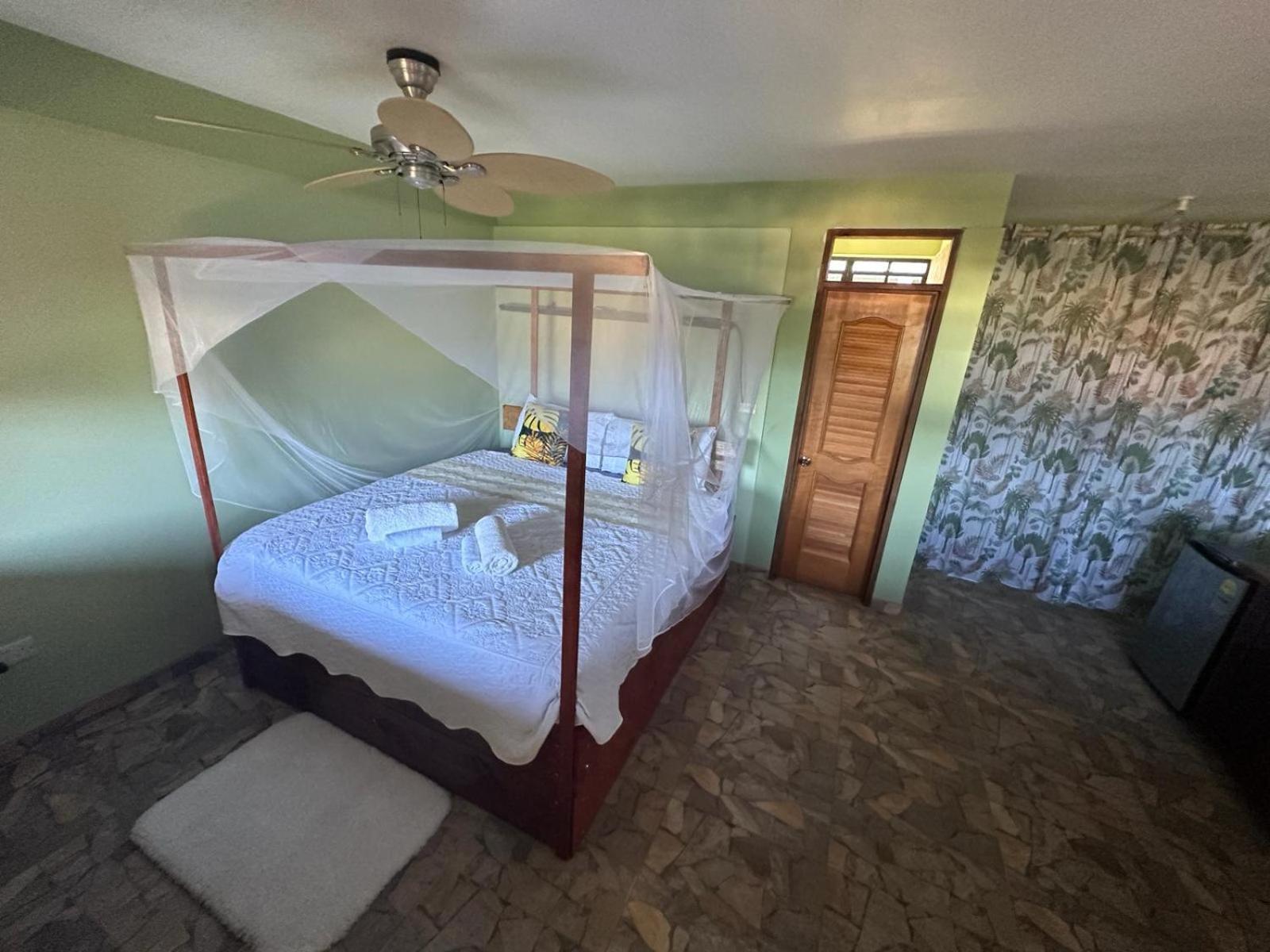 Orchid Resort Ltd Guillet Экстерьер фото