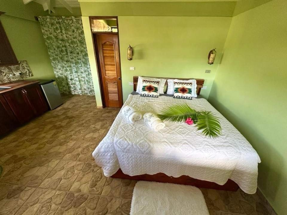 Orchid Resort Ltd Guillet Экстерьер фото